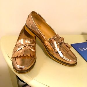 Women’s loafers rose gold